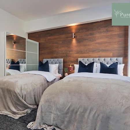 Superb House Manchester Near Etihad With Free Parking Sleeps 8 Kültér fotó