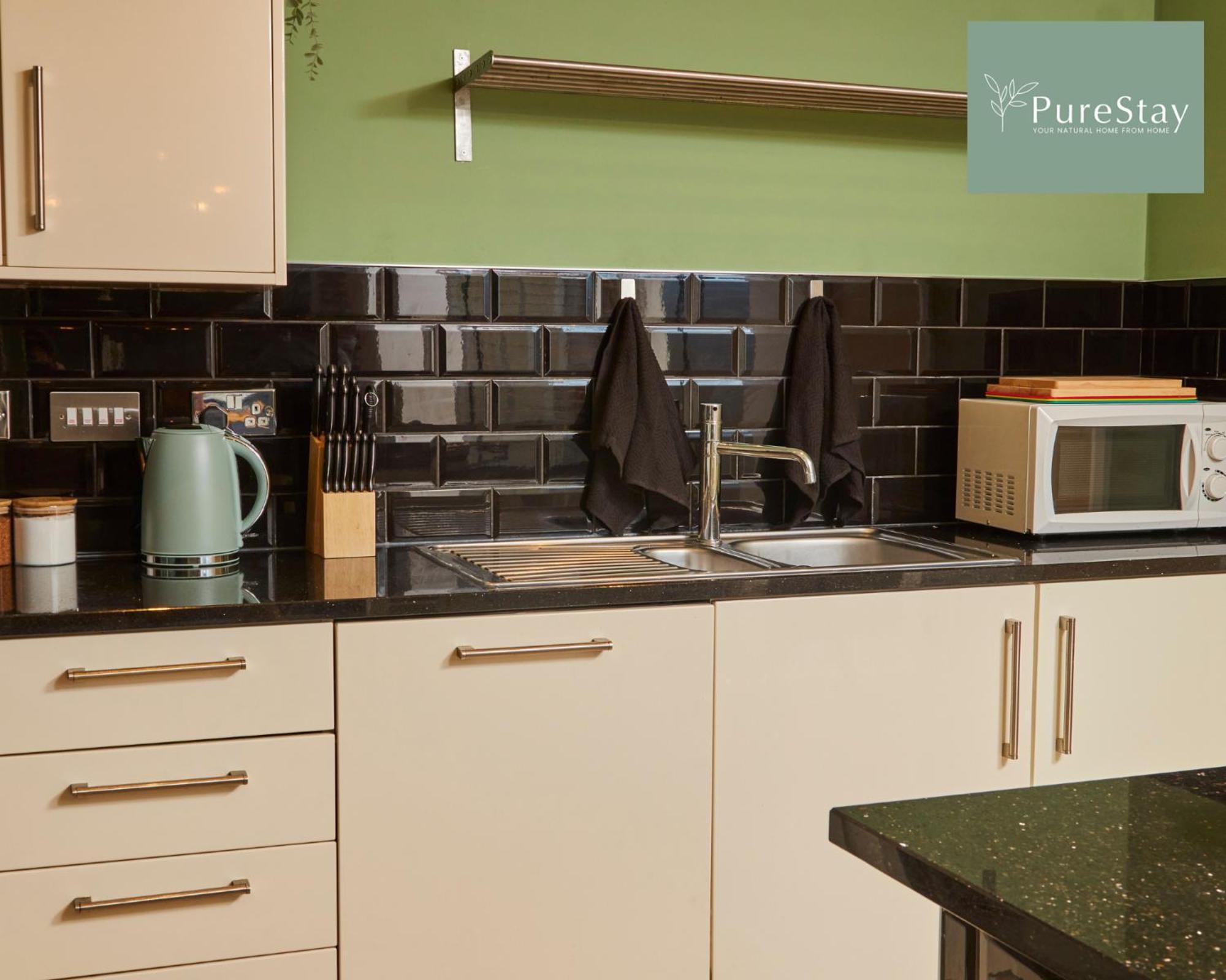 Superb House Manchester Near Etihad With Free Parking Sleeps 8 Kültér fotó