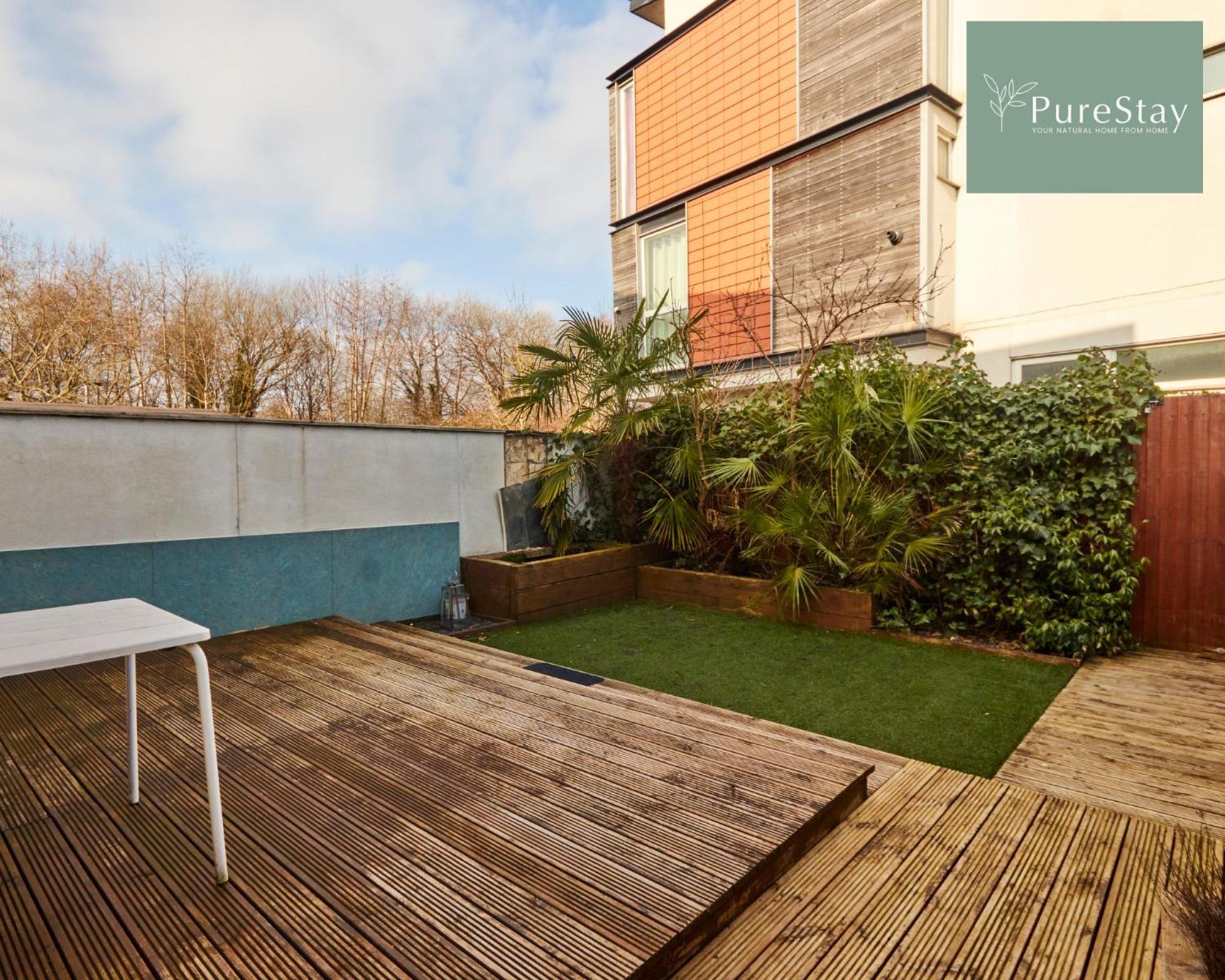 Superb House Manchester Near Etihad With Free Parking Sleeps 8 Kültér fotó
