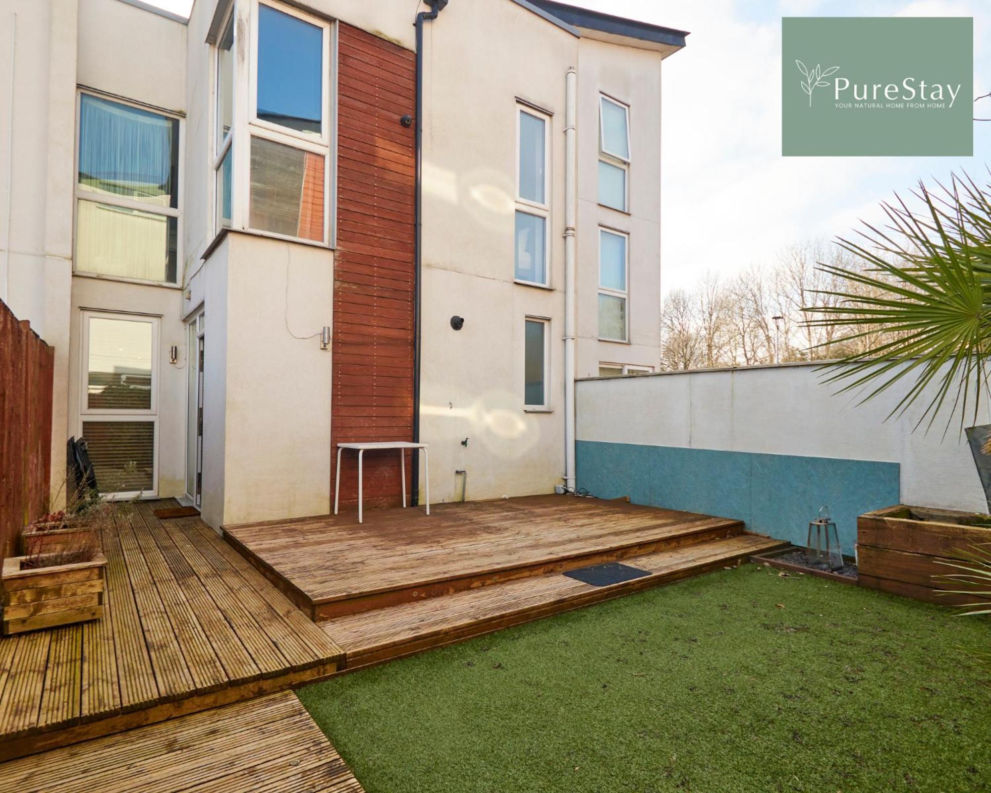 Superb House Manchester Near Etihad With Free Parking Sleeps 8 Kültér fotó