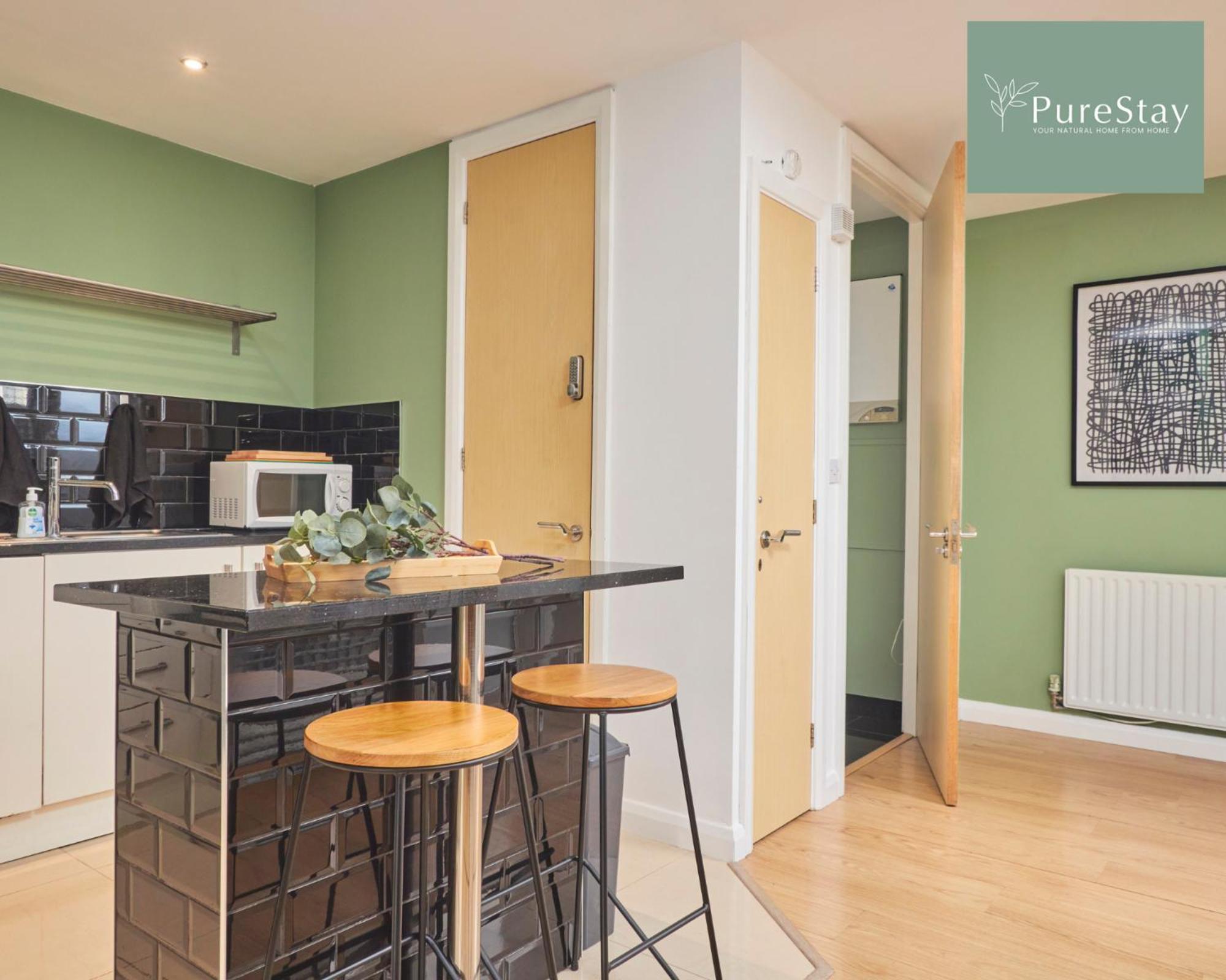 Superb House Manchester Near Etihad With Free Parking Sleeps 8 Kültér fotó