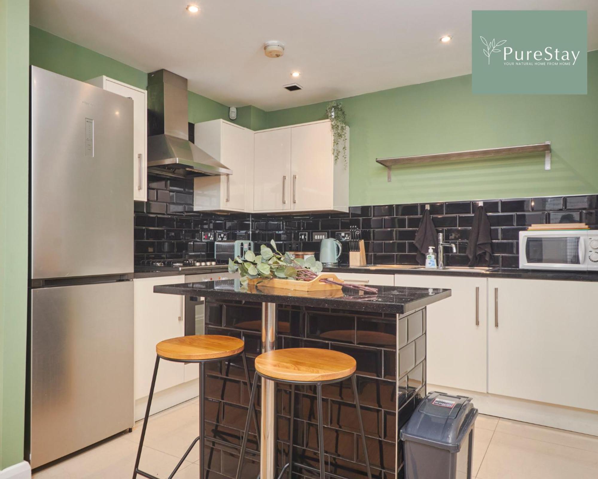 Superb House Manchester Near Etihad With Free Parking Sleeps 8 Kültér fotó
