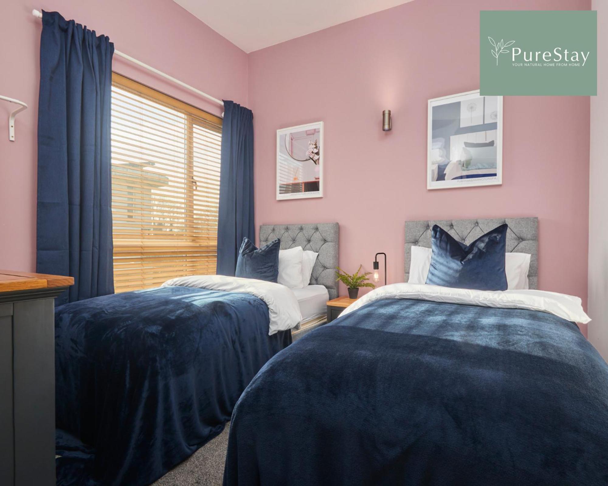 Superb House Manchester Near Etihad With Free Parking Sleeps 8 Kültér fotó