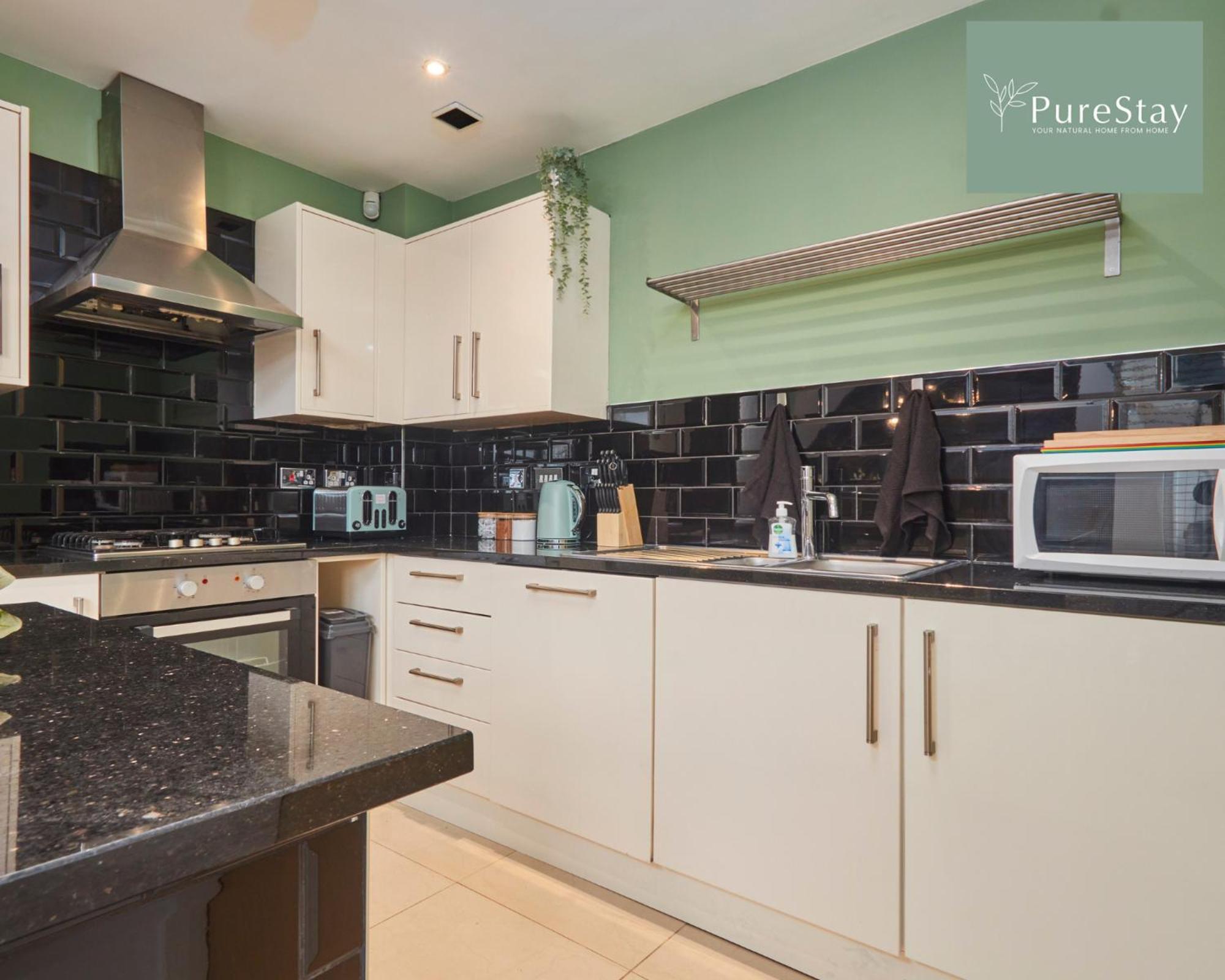 Superb House Manchester Near Etihad With Free Parking Sleeps 8 Kültér fotó